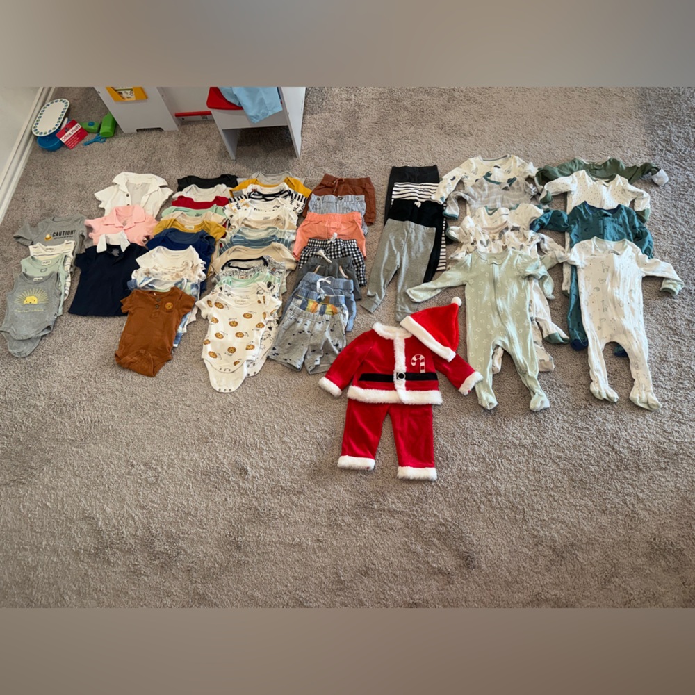 Bundle of baby 3-6 Months old clothes.